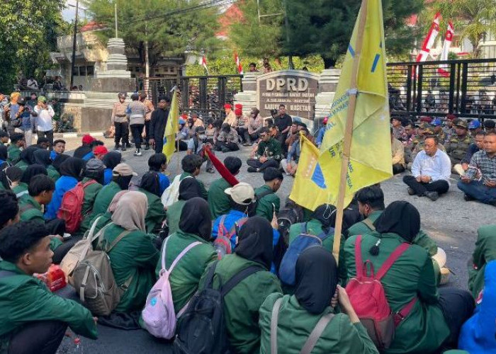 Massa Tagih Janji Politik Bupati Magetan Rp 3 Juta per RT  