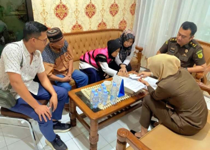 Kejari Kota Pasuruan Eksekusi Ketua PKBM Anggrek, Terpidana Korupsi BOP Jalani Hukuman di Rutan Bangil