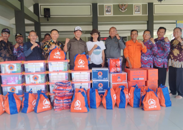 BPBD Gresik Salurkan Paket Bantuan untuk Warga Terdampak Bencana Puting Beliung di Desa Siwalan Panceng