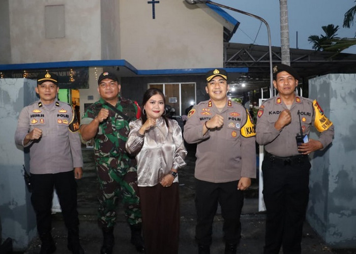 Kapolres Pelabuhan Tanjung Perak Pastikan Keamanan Gereja Jelang Ibadah Natal 2025