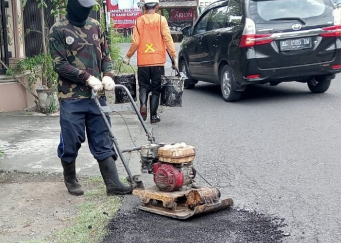 Dinas PUPR Tulungagung Kebut Pemeliharaan Jalan Ngrance-Sodo