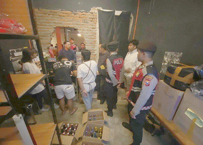 Polres Tulungagung Gencarkan Razia Miras, Puluhan Botol Tanpa Izin Diamankan