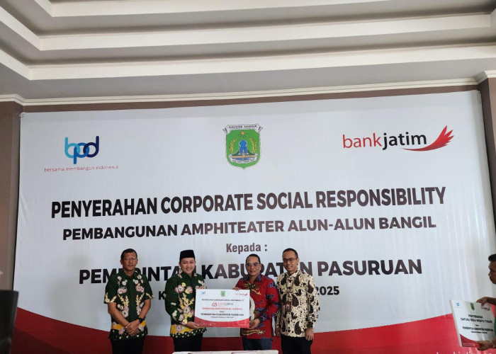 Bank Jatim Serahkan CSR ke Pemkab Pasuruan dan Pulau Kangean 