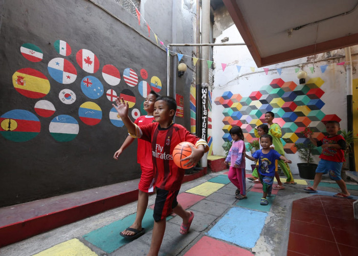 Meriahkan Piala Dunia U-17, Warga Surabaya Hias Kampung Bertema Sepak Bola