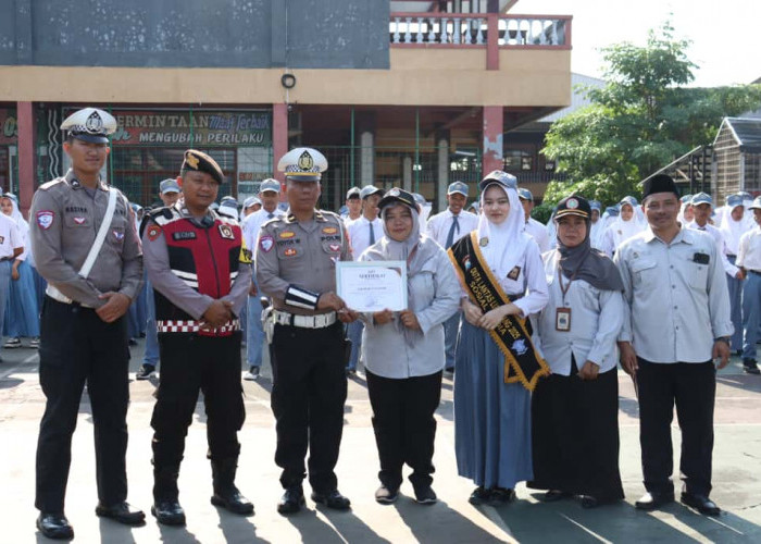 Police Goes to School di SMK PGRI Lumajang, Satlantas Beri Sosialisasi Tertib Berlalu Lintas