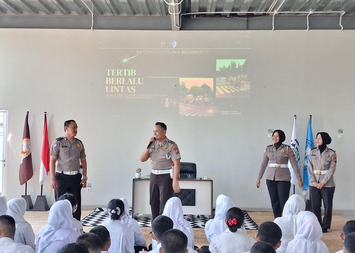 Polantas Menyapa, Satlantas Polres Mojokerto Kampanyekan Tertib Lalu Lintas dan Perangi Bullying di Sekolah