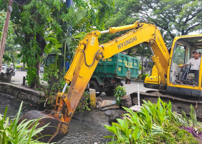 Rumah Pompa Siaga 24 Jam Atasi Banjir depan Lippo Plaza