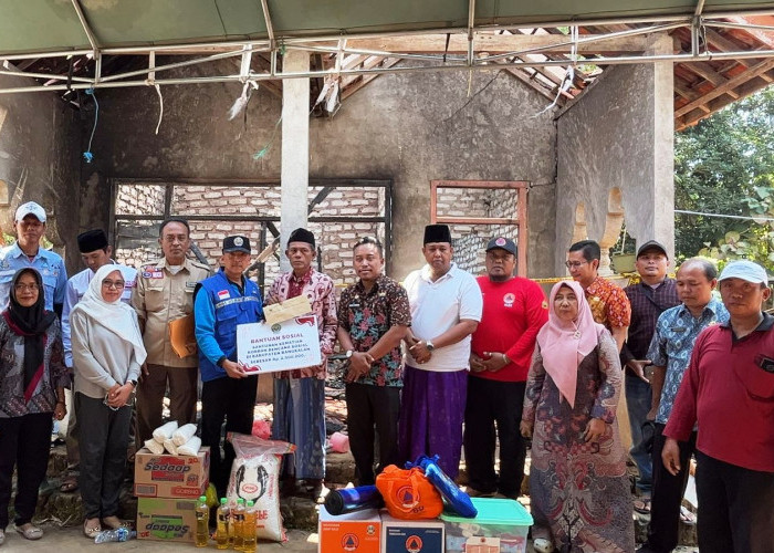 Pemkab Bangkalan Pasok Bansos kepada Korban Musibah Kebakaran di Desa Bator
