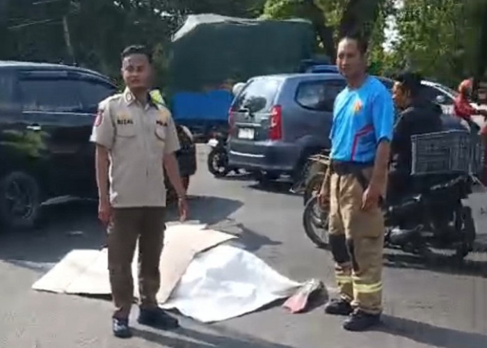  Tabrak Belakang Truk di Rangkah Surabaya, Penumpang Motor Tewas