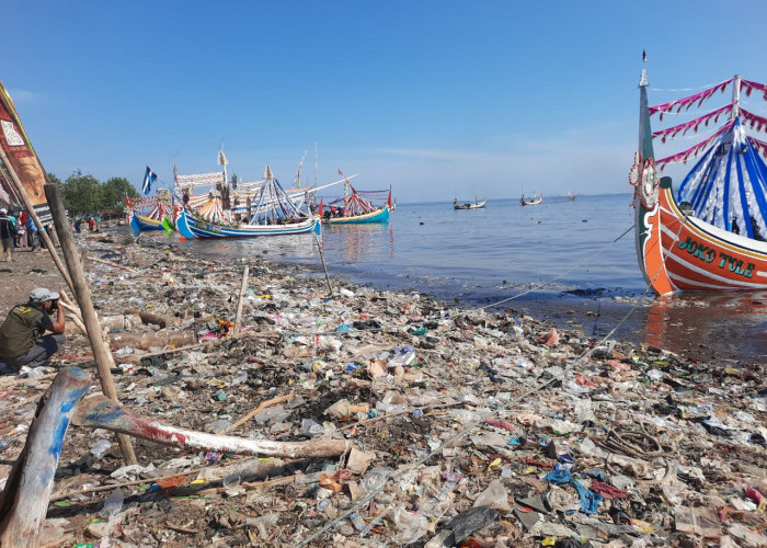 Petik Laut Besuki, Bupati Situbondo Bawa Misi Lingkungan dan Janji Bangun TPS Baru