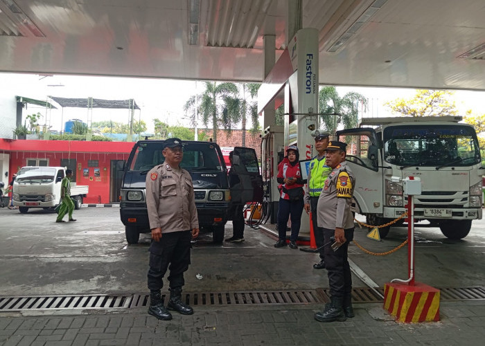 Polsek Sawahan Intensifkan Patroli di SPBU Arjuno Pastikan Stok BBM Aman dan Kondusif