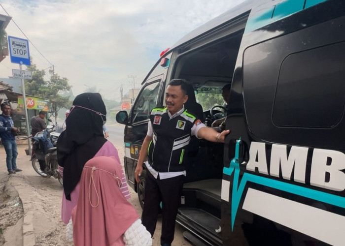 Ambulans Gratis Polres Gresik Bantu Pasien Anak Asal Panceng Kontrol ke RSUD Soetomo Surabaya