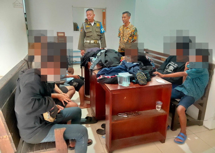 17 Anak Punk Diamankan Satpol PP Kota Surabaya di Exit Tol Simo