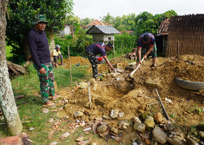 Satgas TMMD ke-127 Kodim 0827/Sumenep Gali Pondasi RTLH Warga Desa Mandala