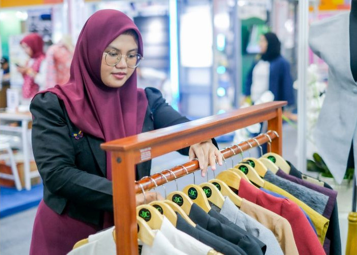LinkUMKM BRI Dorong Pengusaha Perempuan Naik Kelas Lewat JJC Rumah Jahit