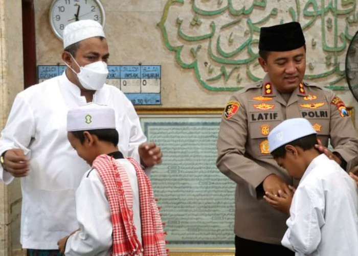 Kapolres Probolinggo Safari Salat Jumat di Ponpes Raudlatul Jannah Gending 