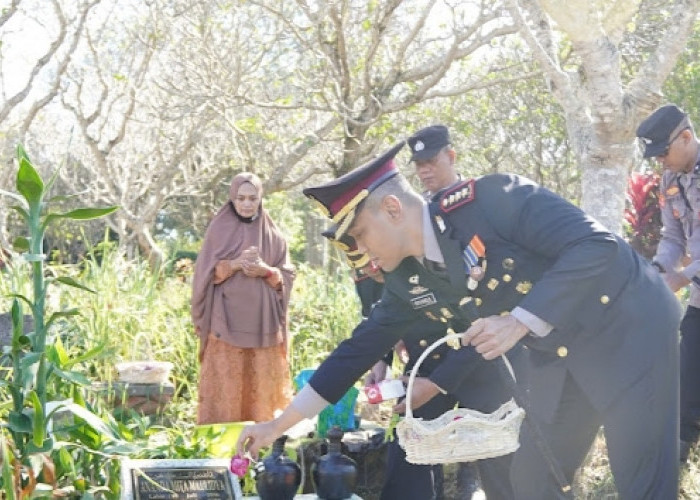 Hari Bhayangkara Ke-80, Polresta Malang Kota Ziarah ke Makam Korban Kanjuruhan