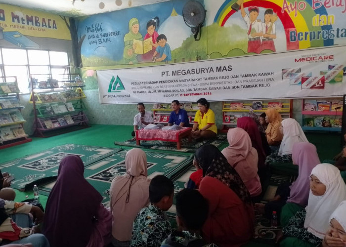 PT Megasurya Mas Beri Beasiswa 400 Murid SD/MI di Waru Sidoarjo dan Bedilan Gresik