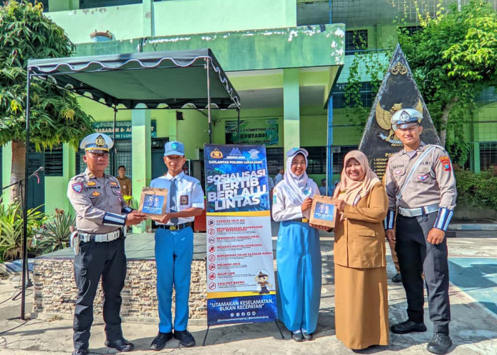 Satlantas Polres Lumajang Sosialisasi Tertib Berlalu Lintas ke Pelajar SMKN 1