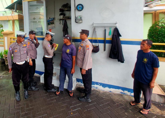Polsek Sukomanunggal Gencarkan Patroli dan Sosialisasi Layanan Darurat 110 di Perumahan Tanjungsari Baru