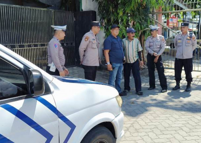 Polsek Sawahan Patroli di Jalan Denpo Surabaya Imbau Warga Waspada 3C