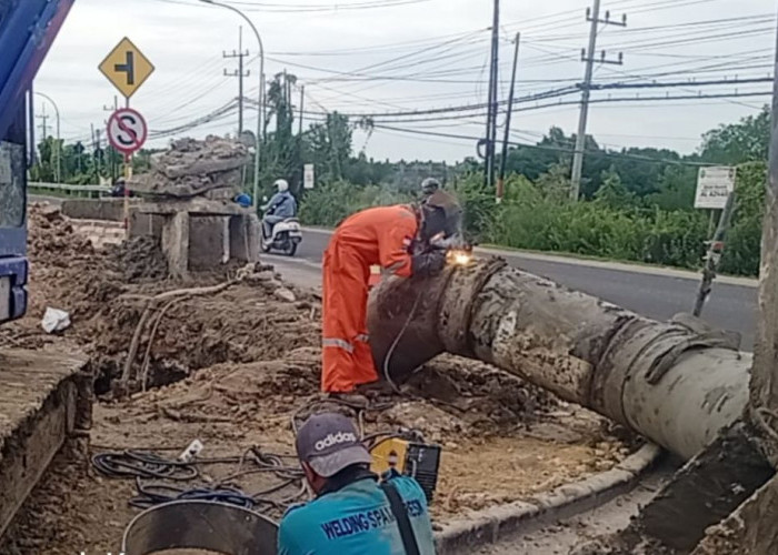 Pipa PDAM Perumda Giri Tirta Bocor, Putus Akses Air Bersih ke Ribuan Warga dan Industri 