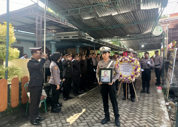 Polres Ngawi Gelar Upacara Pemakaman Kedinasan Aiptu Askuri Helmi