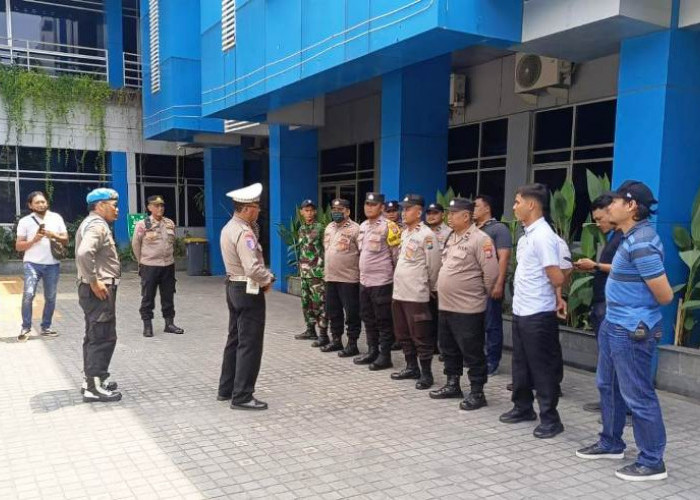 Polsek Gayungan Siagakan Personel Gabungan Amankan Aksi Mahasiswa Surabaya di Kantor DKP Jatim