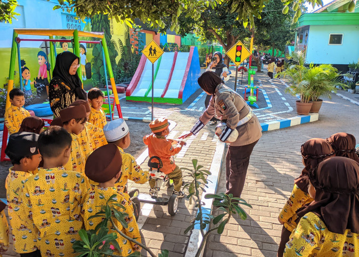 Satlantas Polres Lumajang Tanamkan Kesadaran Berlalu Lintas Sejak Dini pada Anak PAUD