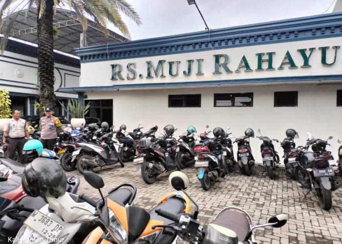 Tingkatkan Kewaspadaan, Bhabinkamtibmas Polsek Tandes Sambangi RS Muji Rahayu Surabaya