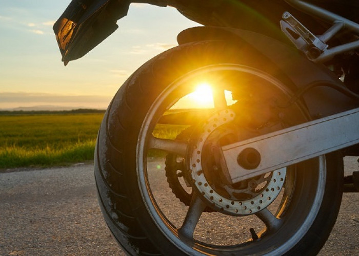 Jangan Asal Cuci! Ini Cara Detailing Kaki-Kaki Motor agar Velg Bebas Kotoran Membandel