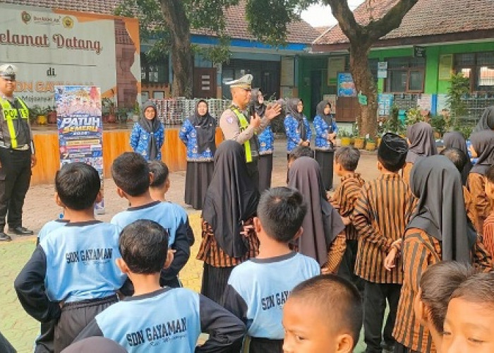 Tak Hanya Tegur, Satlantas Polres Mojokerto Rangkul Pelajar hingga Sopir Truk di Operasi Patuh Semeru 2026