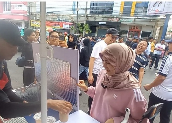 Tunjukkan Kepedulian Pedagang, Istri Calon Bupati Lamongan Sambangi UMKM