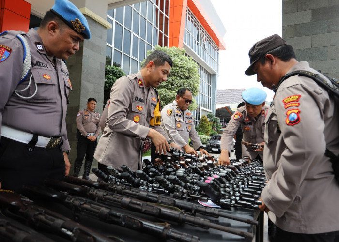 Polres Gresik Gelar Pemeriksaan Senpi Anggota