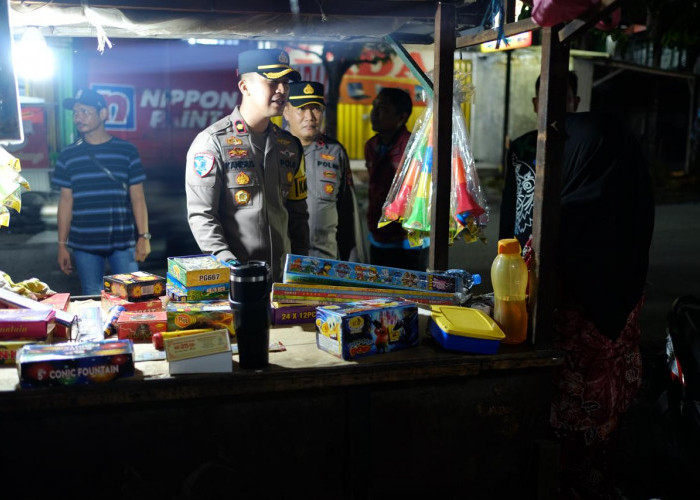 Polsek Taman Datangi Pedagang Petasan dan Kembang Api, Sampaikan Imbauan Kamtibmas
