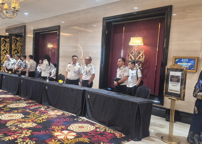 Dirjen Imigrasi Sosialisasi Penguatan Kepatuhan Internal di Surabaya