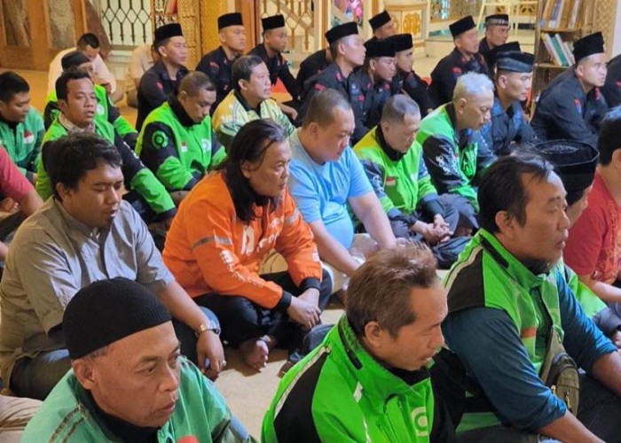 Ojol, Brimob, dan Pemkot Madiun Gelar Doa Bersama untuk Almarhum Affan