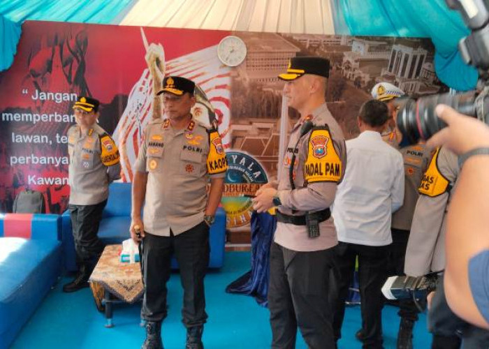 Pastikan Mudik Aman, Kapolda Jatim Tinjau Pos Pengamanan Stasiun Pasar Turi