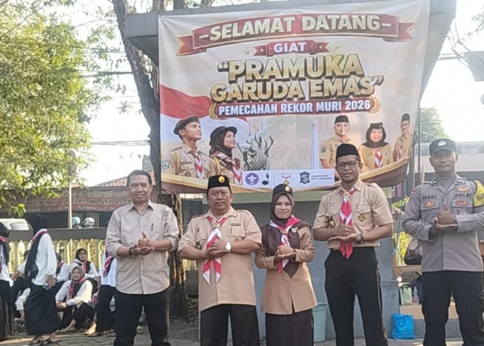 Sinergi Tiga Pilar, Bhabinkamtibmas Lakarsantri Amankan Pengukuhan Pramuka Garuda Muri 2026