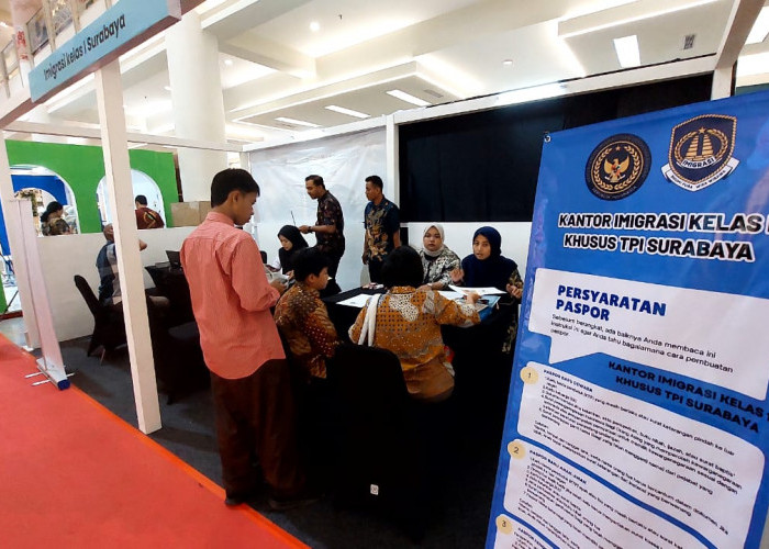 Pelayanan Secepat Kilat, Pemohon Paspor Apresiasi Petugas Imigrasi Surabaya di Pameran Umrah Ramadan 2025