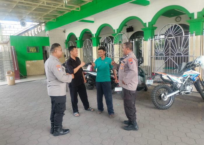 Tekan Angka Curanmor, Polsek Wiyung Edukasi Jukir Masjid Nurul Fatah dan Sosialisasikan Call Center 110