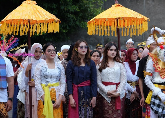 HUT Ke-81 RI di Mercure Surabaya Grand Mirama Meriah dengan Karnaval Budaya