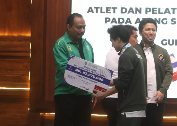 Gubernur Khofifah Beri Bonus Atlet SEA Games 2025, Jatim Sumbang 34 Persen Emas Indonesia
