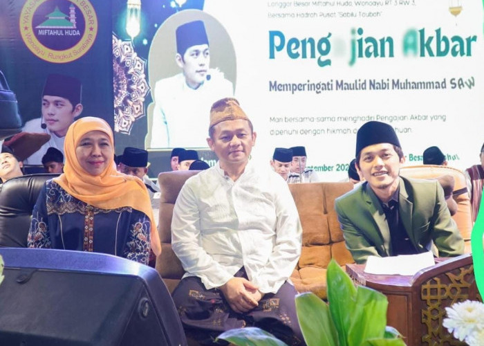 Hadiri Pengajian Jemaah Maulid Nabi, Gus Iqdam Sebut Khofifah Teladan Pemimpin Tawadhu dan Andhap Ashor