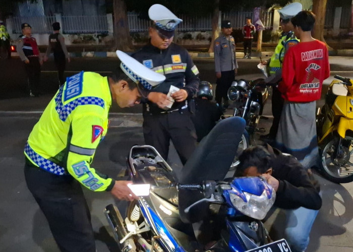 Polres Pasuruan Kota Gelar Razia sampai Dini Hari, Amankan 5 Motor Bodong