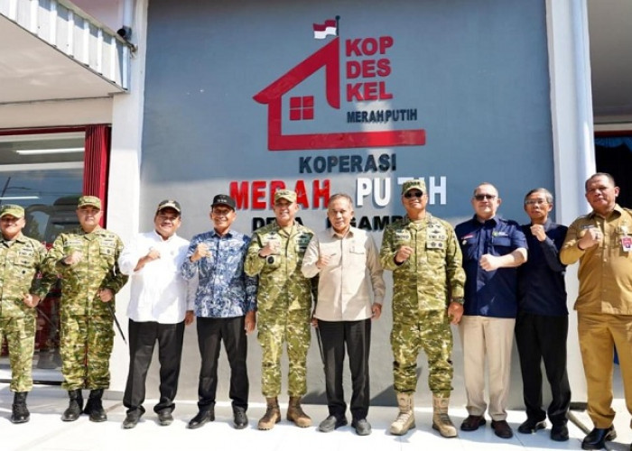 Bupati Bojonegoro Dampingi Menkop dan Wakil Panglima TNI Tinjau Kesiapan  Koperasi Desa Merah Putih