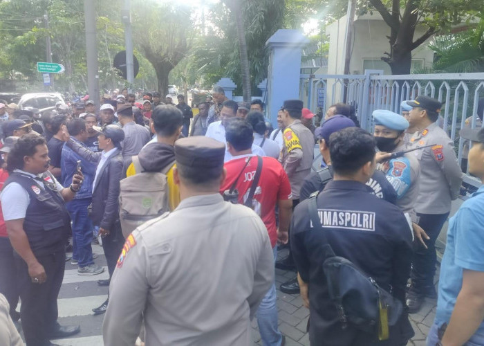 Polsek Gayungan Siagakan Personel Amankan Aksi Unjuk Rasa Paguyuban Juru Parkir di Dishub Surabaya