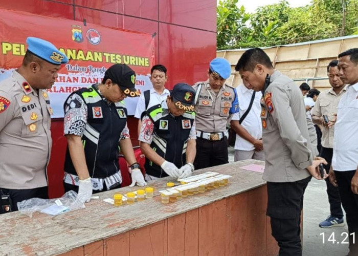 Polres Bojonegoro Gelar Tes Urine Mendadak untuk 24 Personel Satresnarkoba