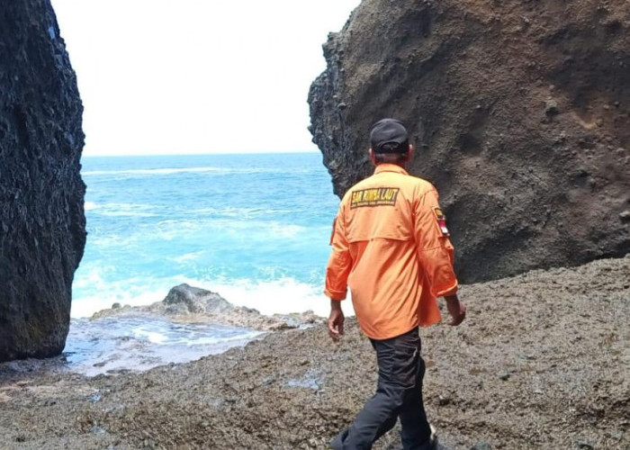 Tragedi Gunung Sepinggil: Terhempas Ombak Saat Berswafoto, Satu Pemuda Hilang di Laut Selatan