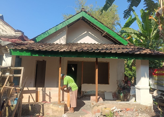 Rutilahu di Pasirian Bangun Harapan Baru, Babinsa dan Warga Gotong Royong Wujudkan Rumah Layak Huni di Lumajan